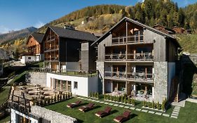 Les Dolomites Mountain Lodges
